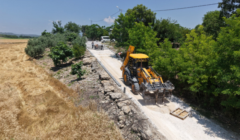 Büyükşehir, Andırın Kırsalında Yol Yatırımlarını Sürdürüyor