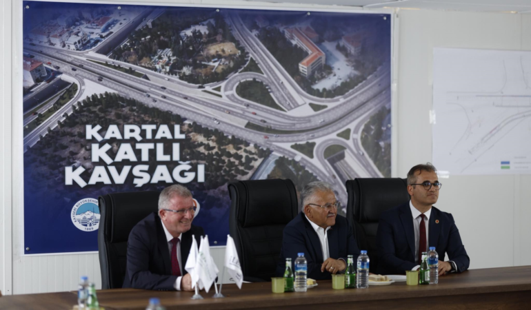 Başkan Büyükkılıç’ın Vizyon Ulaşım Projesi Kartal Katlı Kavşağı Hızla İlerliyor