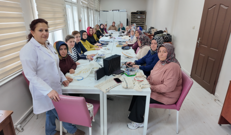 Büyükşehir’den Ücretsiz Kültür Hamlesi: Unutulmaya Yüz Tutmuş El Sanatları KAYMEK’te Yeniden Hayat Buluyor
