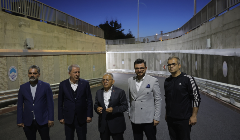 Başkan Büyükkılıç’tan DSİ-Yeni Sanayi Katlı Kavşağı’nda Gece Yarısı Mesaisi: İlk Etap Trafiğe Açıldı