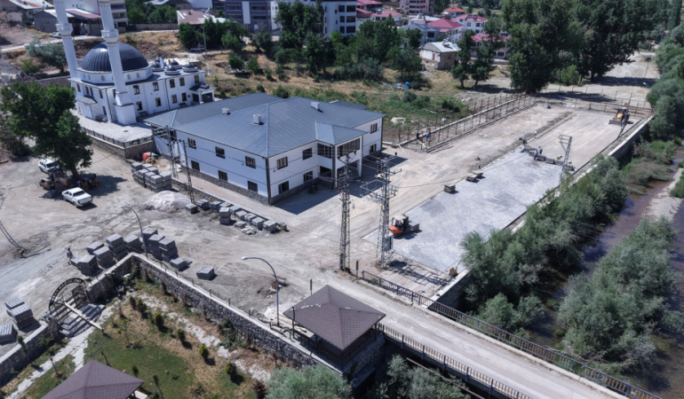 Büyükşehir’den Elbistan Karahasanuşağı’nda Parke Çalışması