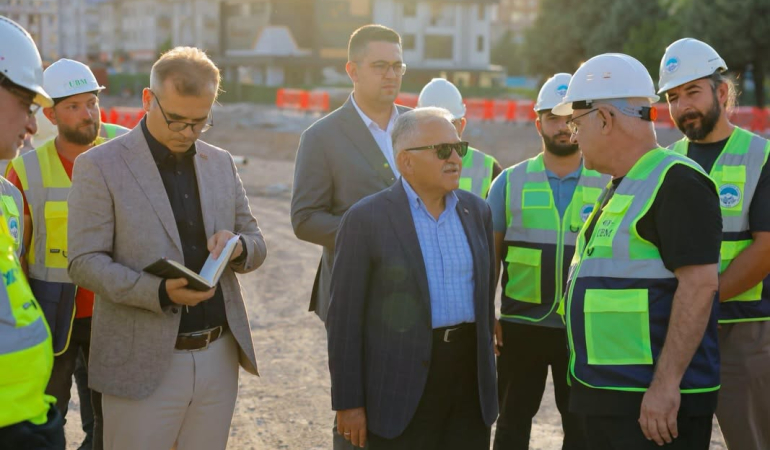 Başkan Büyükkılıç, Kartal Katlı Kavşağı’nda Çalışmaları Adım Adım İzliyor