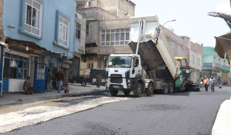ŞEYH MAKSUT TÜRBE YOLU SICAK ASFALTLA YENİLENDİ